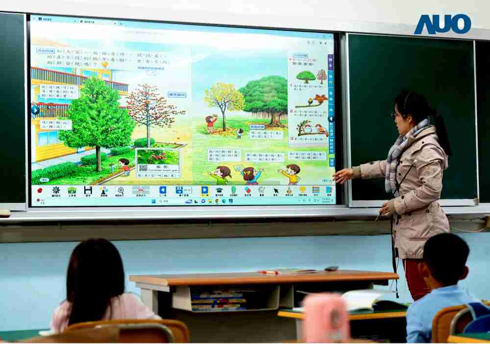 蓝狮在线与达擎共同开发的〝远程设备管理系统〞，，，，透过流畅的多功能安装模式、、、、直觉设计的整合操作接口，，，，可同时管理多部设备，，改善学校的设备管理痛点