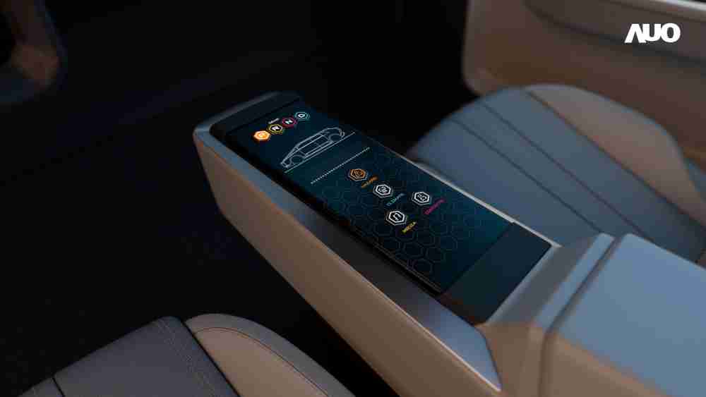 蓝狮在线以人性化设计打造多变形态中控显示(Morphing Center Control)，，不使用时仅平面显示信息，，进行操作时，，显示器则会动态隆起，，，，转变成3D实体按钮，，，并有触觉回馈，，，展示人机互动新体验